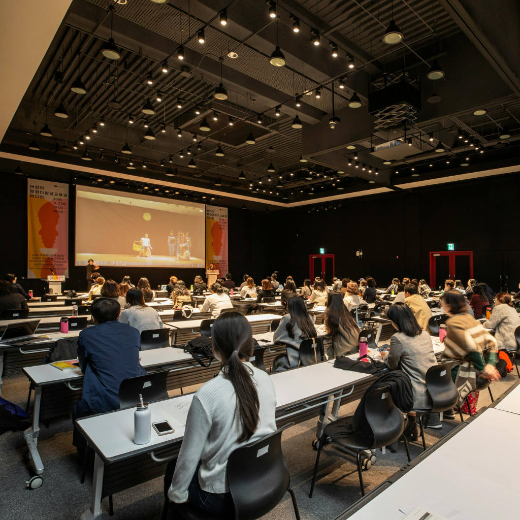 Boardrooms, summits & annual conferences​
